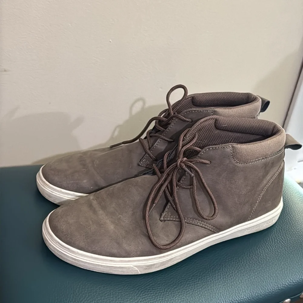 Perry Ellis Brown Chukka Boots with Suede Finish Men's Size 11 career wear